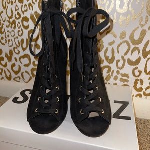 Stylish Black Bootie